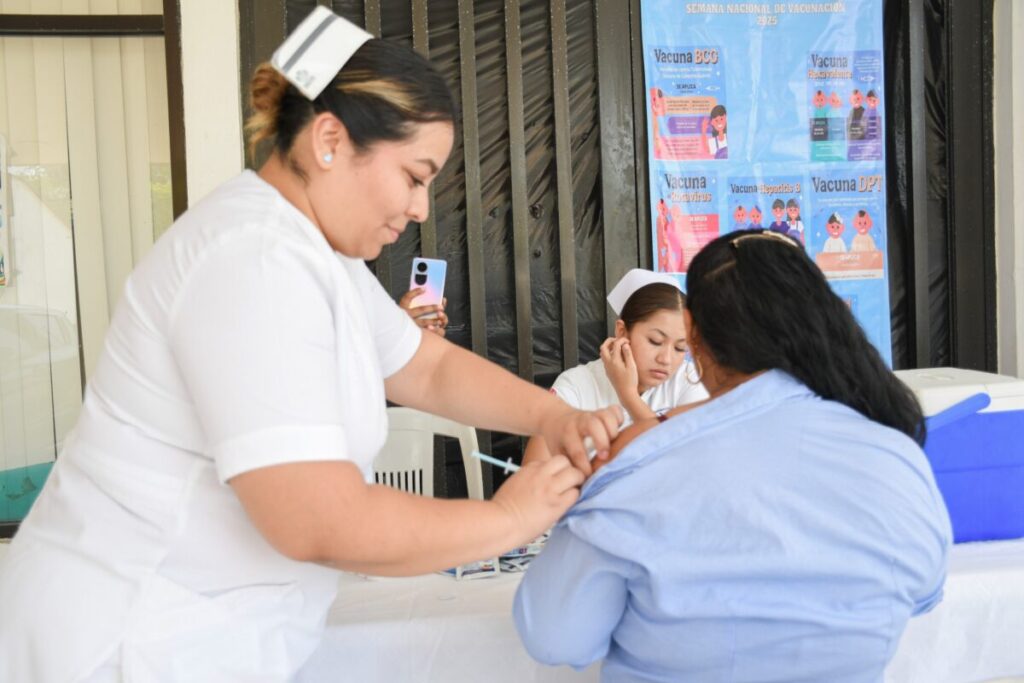 Instalan módulo de vacunación en palacio municipal de Coatzacoalcos.