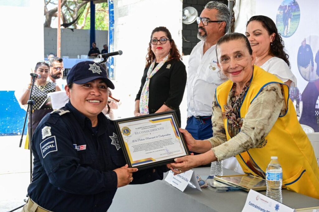 Coatzacoalcos rinde homenaje a sus policías municipales por su entrega y compromiso
