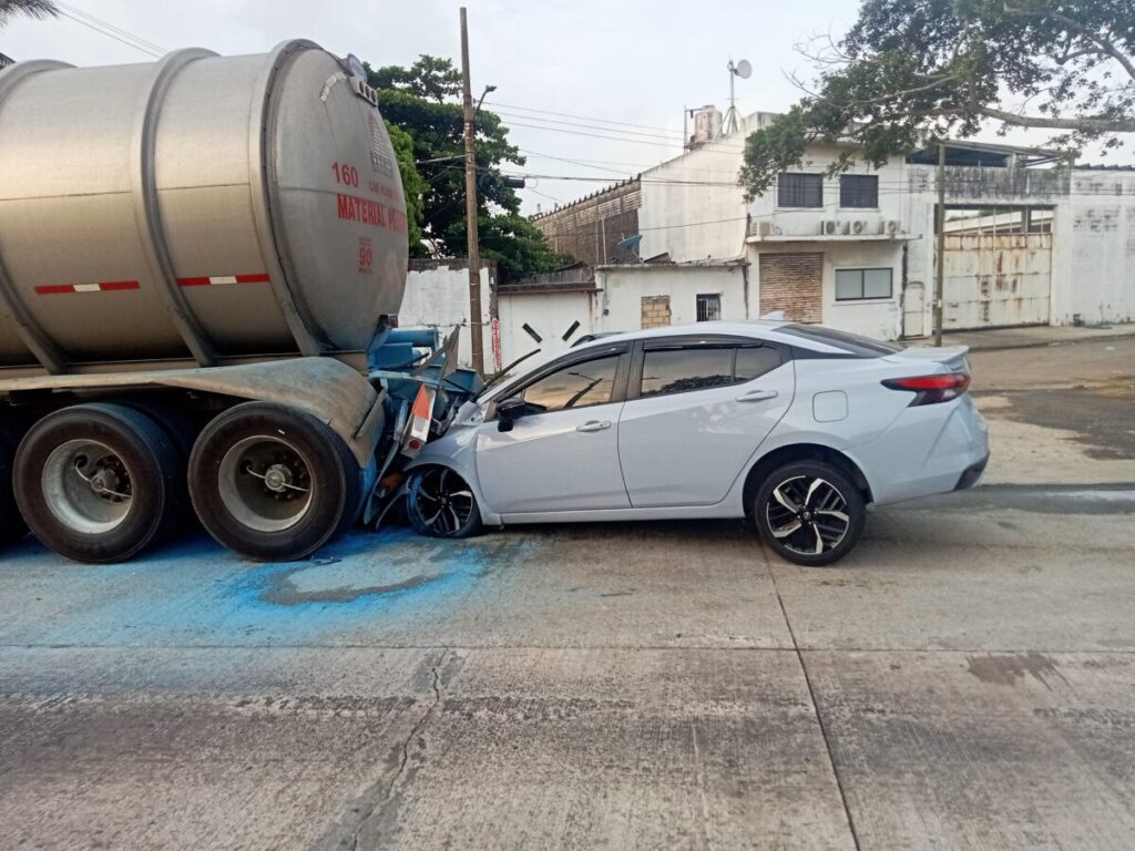 Se estampó otro Marino, ahora en la Carretera Ancha de la Frutos de la Revolución