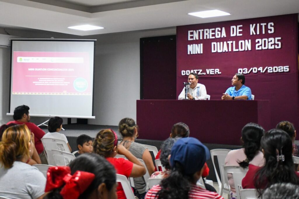Entregan kits para el Mini Duatlón Escolar 2025 en Coatzacoalcos.