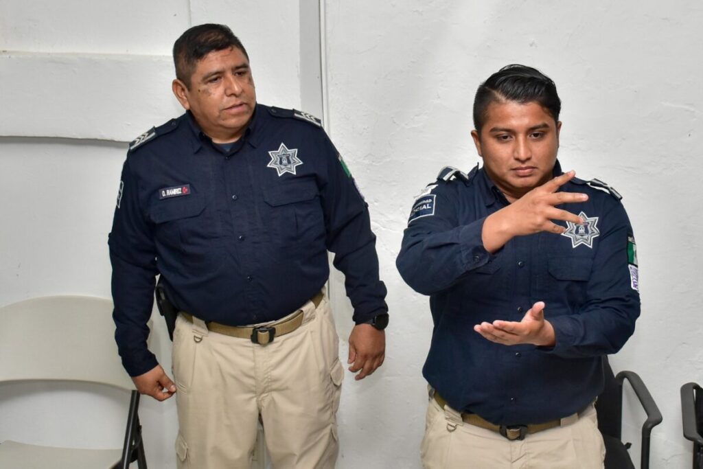 Presenta Policía Municipal de Coatzacoalcos nueva línea de emergencia por videollamada para la comunidad sorda