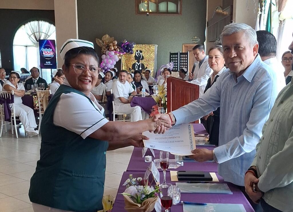 Entrega Veracruz Sur reconocimientos al Mérito de Enfermería 2024 Entrega Veracruz Sur reconocimientos al Mérito de Enfermería 2024
