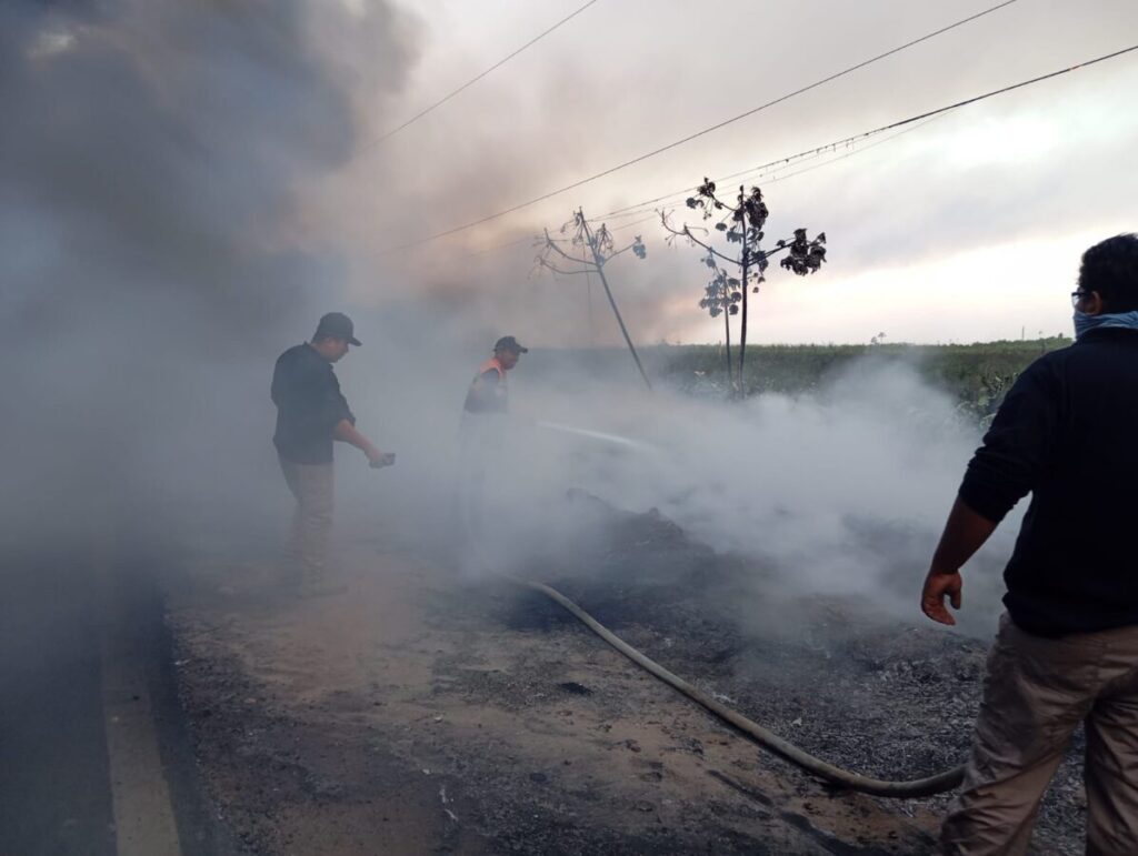 Incendio de llantas fue provocado y originó el cierre momentáneo de la carretera Las Matas