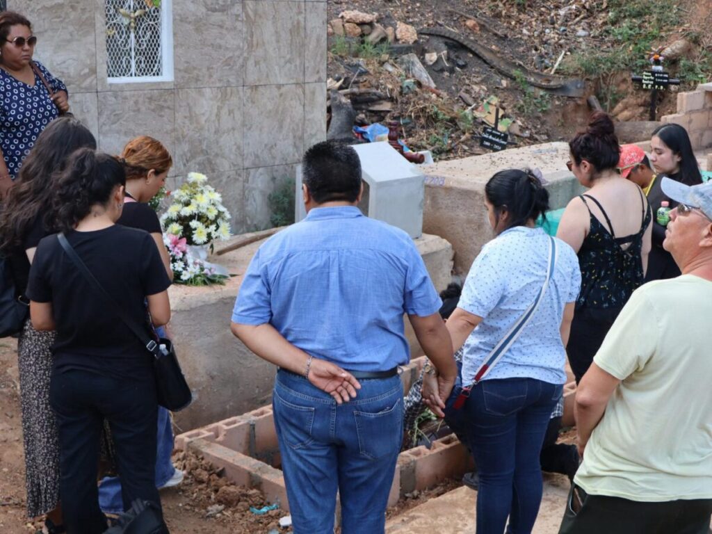 Despiden en Acayucan a Avisack Douglas; exigen justicia por su mu3rt3 Despiden en Acayucan a Avisack Douglas; exigen justicia por su mu3rt3