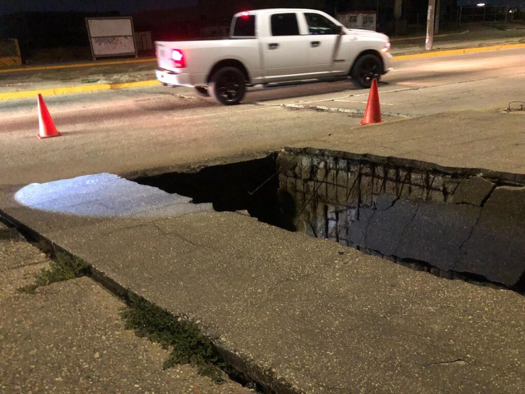 Colapsó banqueta del Malecón frente a la colonia Playa de Oro de Coatzacoalcos Colapsó banqueta del Malecón frente a la colonia Playa de Oro de Coatzacoalcos