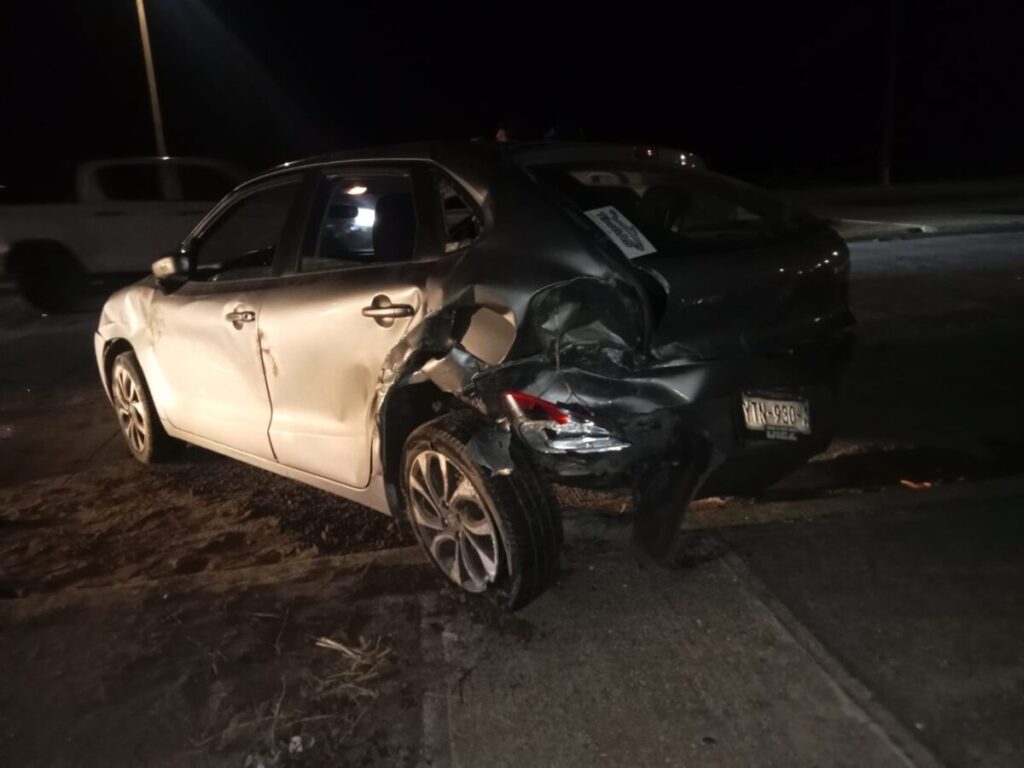 Ebrios chocan y tratan de escapar en el Malecón a la altura de Las Gaviotas Ebrios chocan y tratan de escapar en el Malecón a la altura de Las Gaviotas