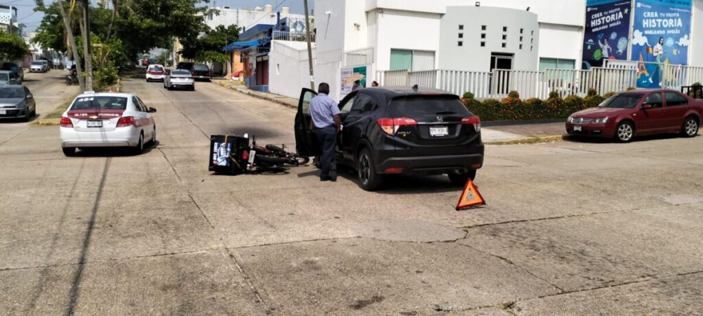 Dama derribó a motociclista en la colonia María de la Piedad