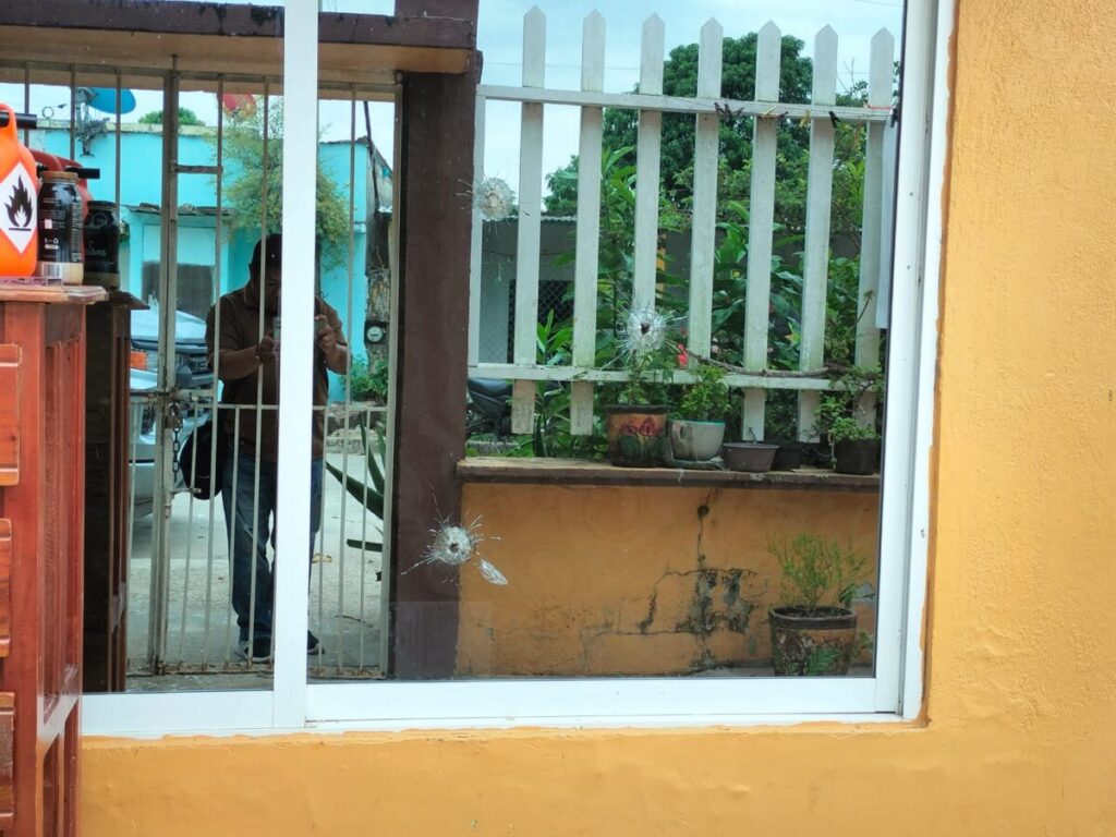 Balean vivienda del dirigente de la CATEM en Las Choapas; horas antes hubo controversia por señalamientos de secuestro