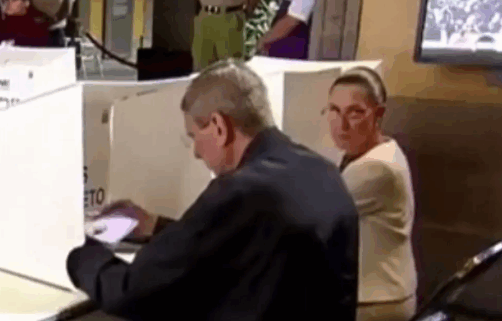 ‘Cuál es el problema?’: Responde Sheinbaum tras criticas a su esposo por acordeón en Elección Judicial