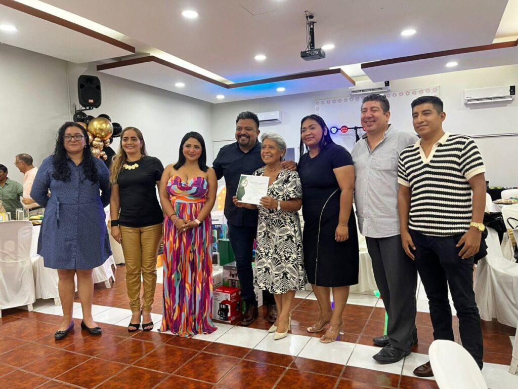 La APEC celebró a los periodistas de Coatzacoalcos en el Día de la Libertad de Expresión La APEC celebró a los periodistas de Coatzacoalcos en el Día de la Libertad de Expresión