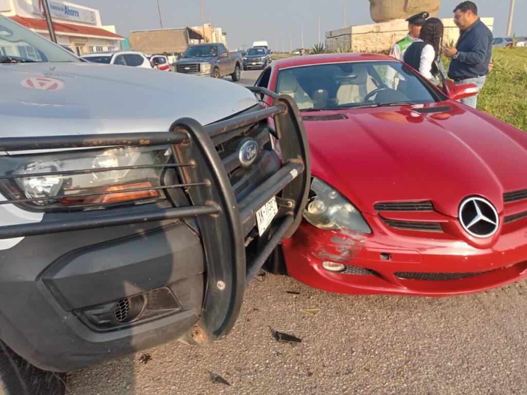 Choque deja solo daños materiales menores