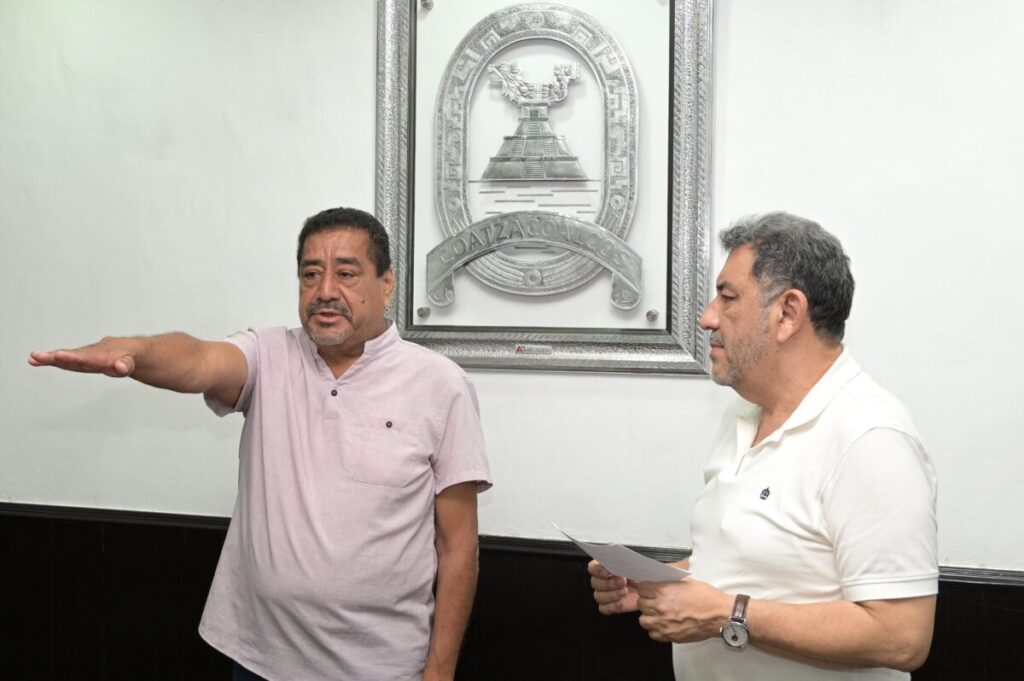 Asume Roberto Pérez la regiduría primera en Coatzacoalcos