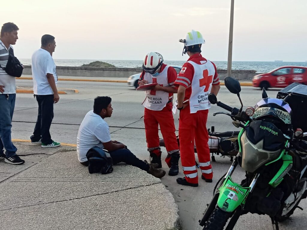Camionera derriba a biker en la Col.El Paraíso de Coatzacoalcos