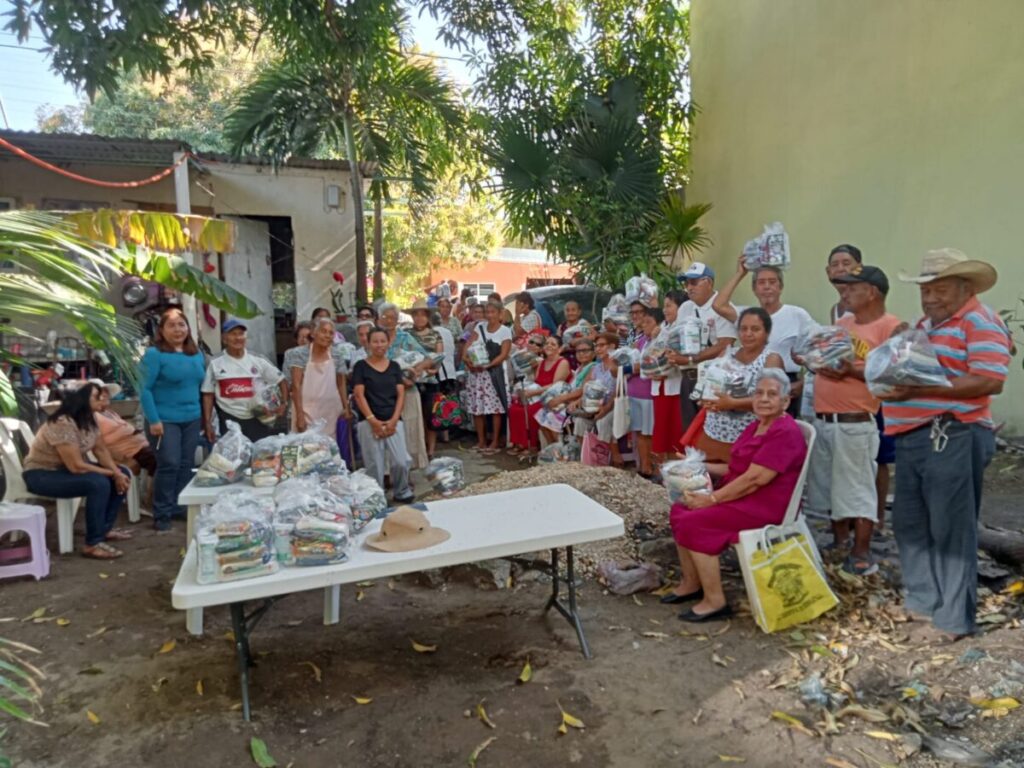 Brinda gobierno de Coatzacoalcos apoyo a familias vulnerables de la colonia Benito Juárez