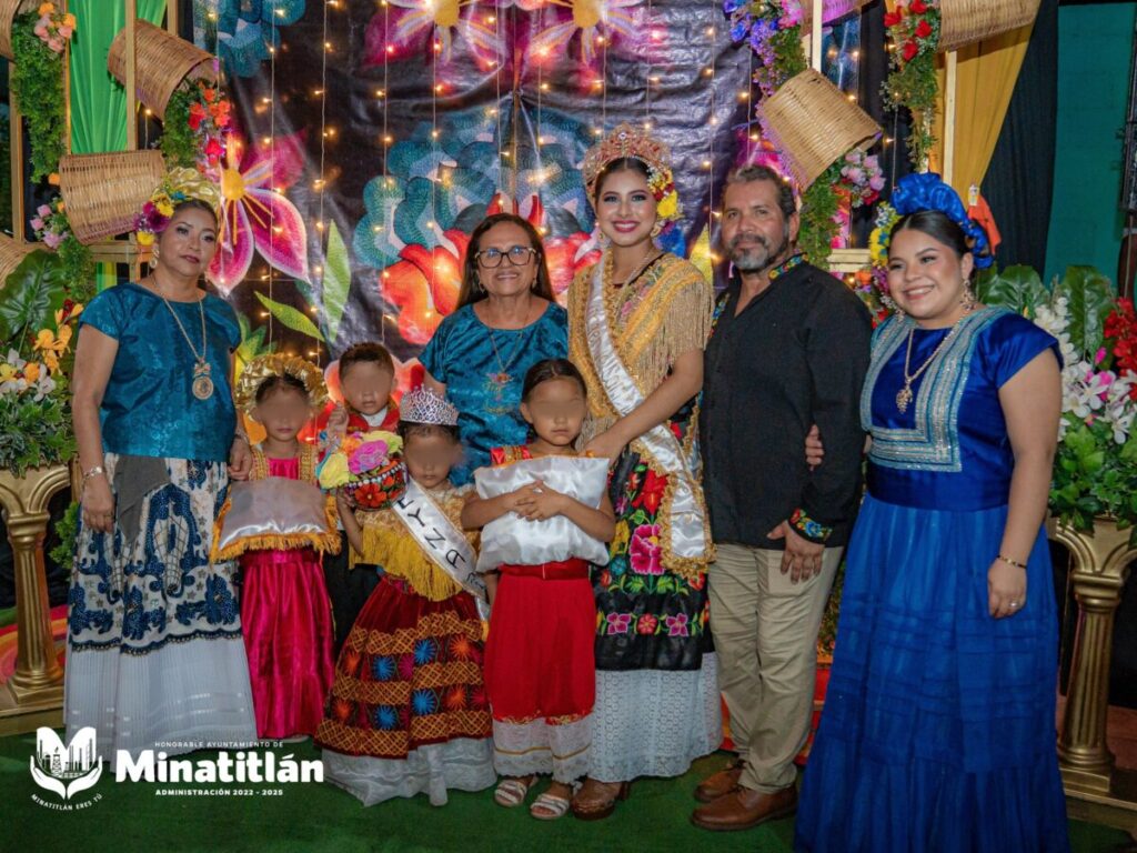 Carmen Medel Palma corona a reina de la tradicional calenda en honor a la Virgen del Carmen