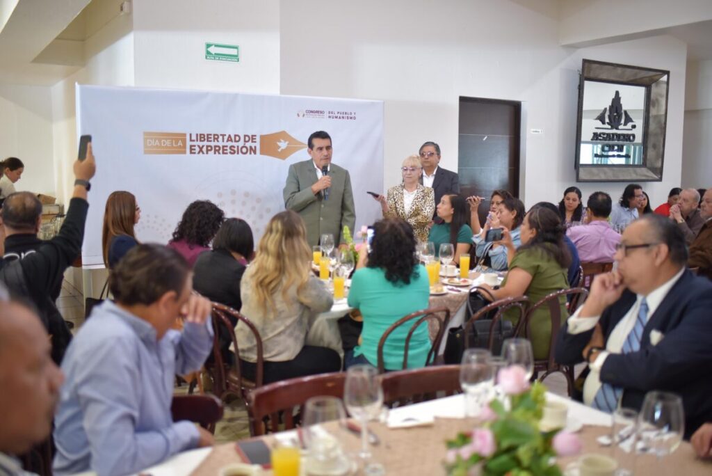 Valora diputado Esteban Bautista el papel del periodismo crítico en Veracruz.