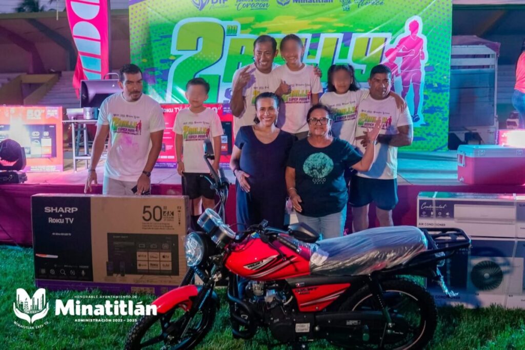 Entregan motocicleta y grandes premios en el Segundo Rally Súper Padre Entregan motocicleta y grandes premios en el Segundo Rally Súper Padre