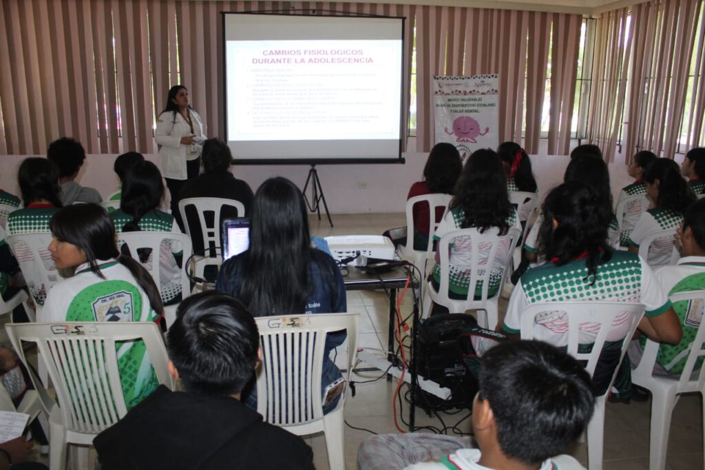 Llevan charlas de nutrición y salud mental a la Secundaria General #5 de Coatzacoalcos. Llevan charlas de nutrición y salud mental a la Secundaria General #5 de Coatzacoalcos.
