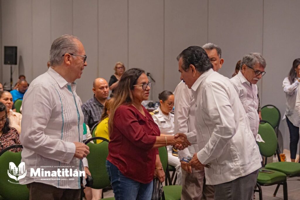 Carmen Medel asiste a reunión regional sobre determinantes sociales en salud en honor al Dr. Hiram Vela Bravo Carmen Medel asiste a reunión regional sobre determinantes sociales en salud en honor al Dr. Hiram Vela Bravo
