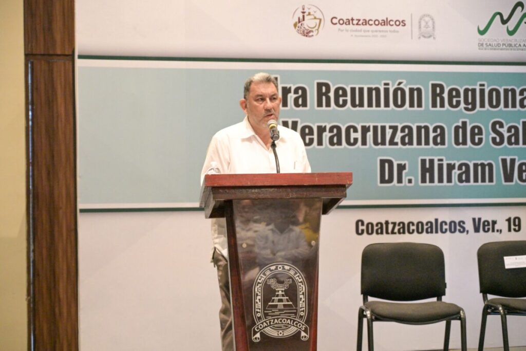 Presenta Amado Cruz Malpica los determinantes sociales para el mejoramiento de la salud en Coatzacoalcos