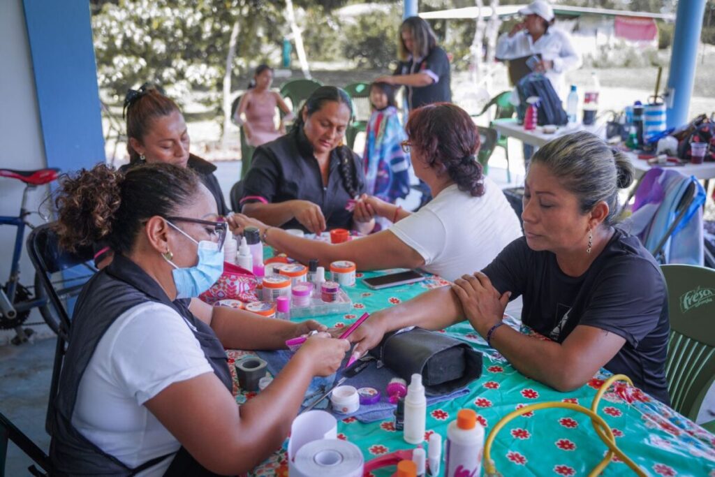 Vuelven las brigadas de belleza gratuitas a Cosoleacaque.