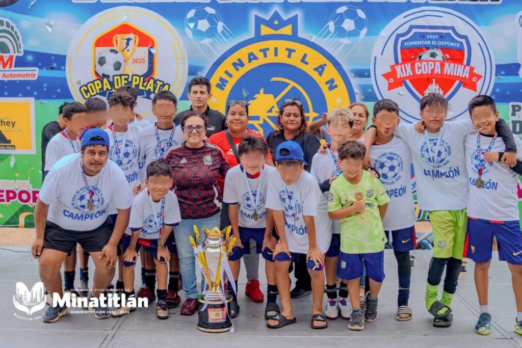 Carmen Medel Palma participa como invitada especial en la XIX Copa Minatitlán de Fútbol Infantil y Juvenil