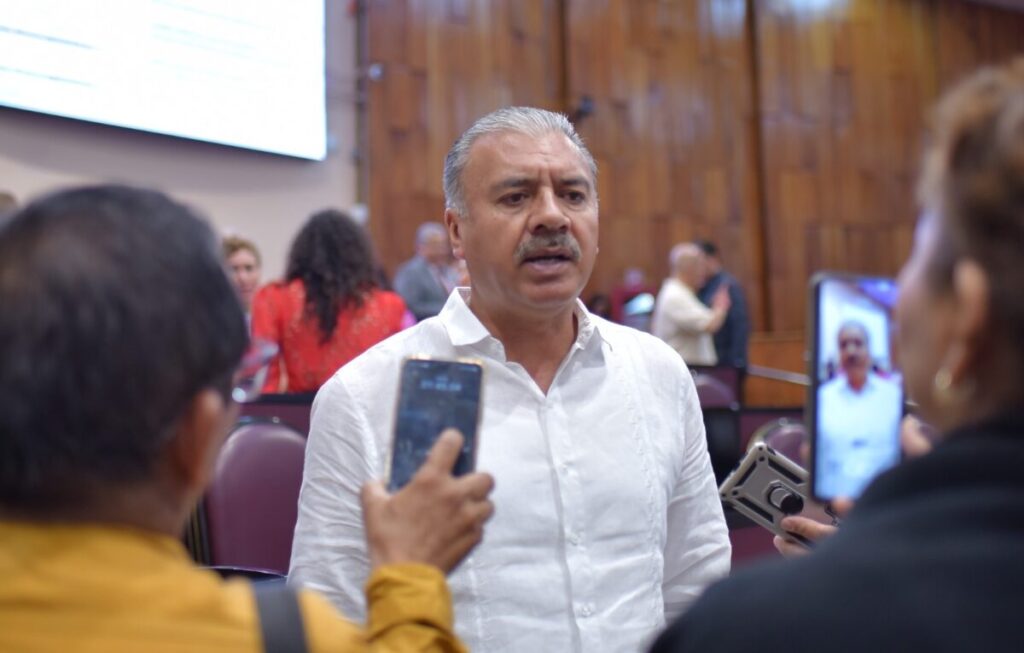 Impulsa diputado José Reveriano regularización de predios escolares