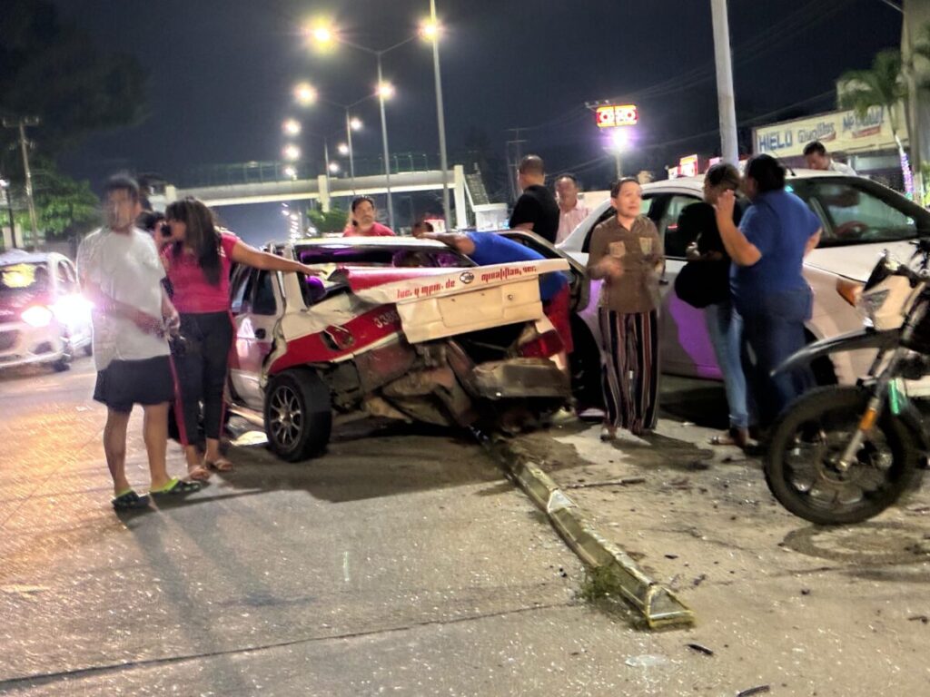 Localizan a gemelos dentro de una maleta tras ser sustraídos en medio de un accidente vial en Minatitlán