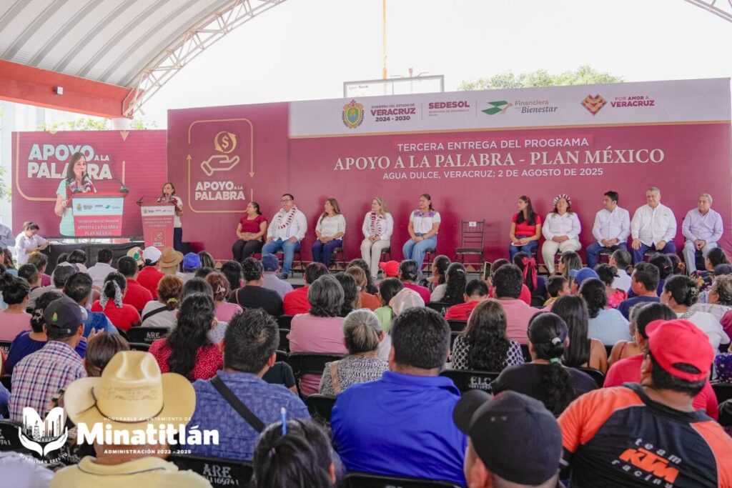 Carmen Medel respalda a la Gobernadora Rocío Nahle en entrega de programas sociales Carmen Medel respalda a la Gobernadora Rocío Nahle en entrega de programas sociales