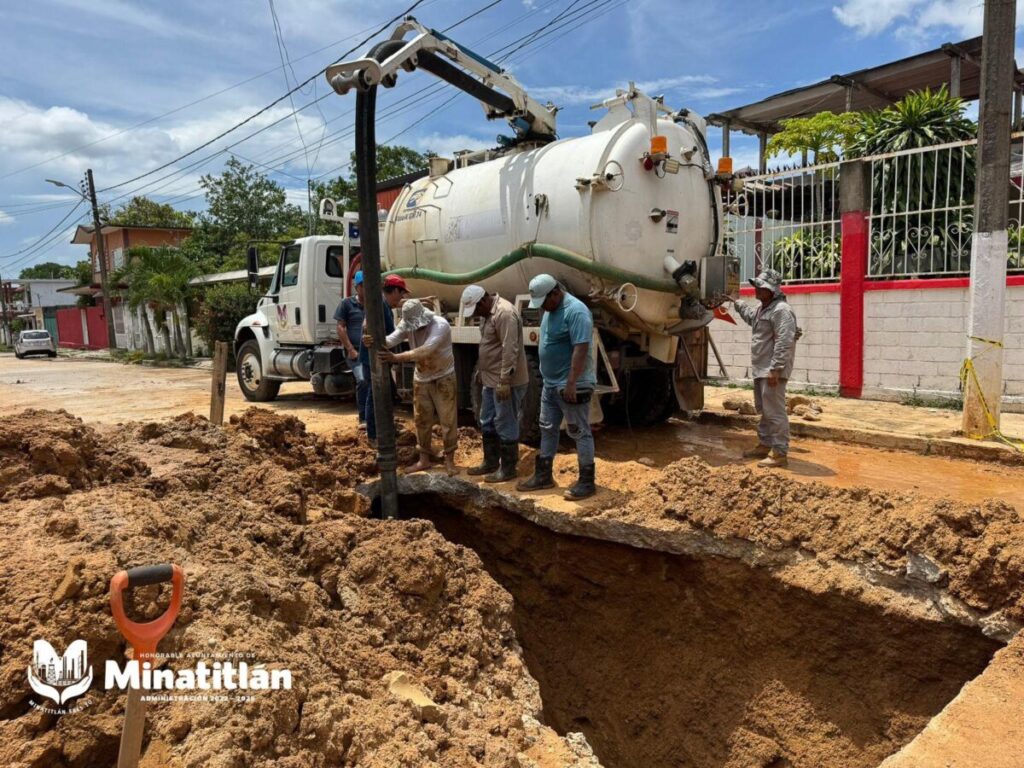 Reparan línea de drenaje profundo colapsada en la calle Niños Héroes, colonia Insurgentes Norte Reparan línea de drenaje profundo colapsada en la calle Niños Héroes, colonia Insurgentes Norte