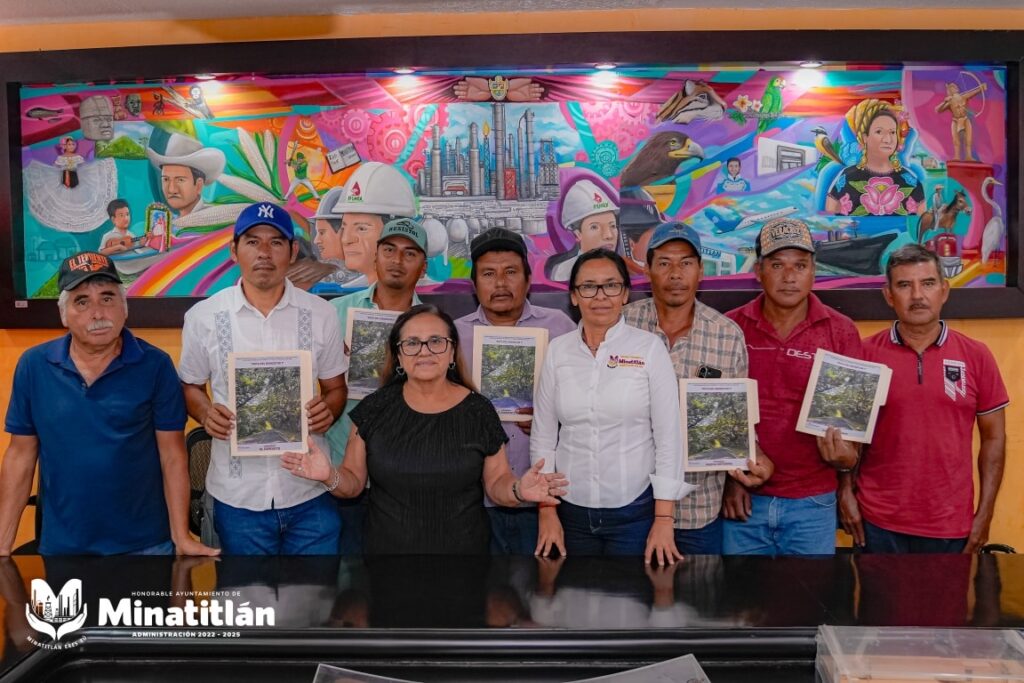 Carmen Medel Palma hace entrega de la validación del proyecto ejecutivo para la rehabilitación del camino José Ma. Morelos – El Depósito Carmen Medel Palma hace entrega de la validación del proyecto ejecutivo para la rehabilitación del camino José Ma. Morelos – El Depósito