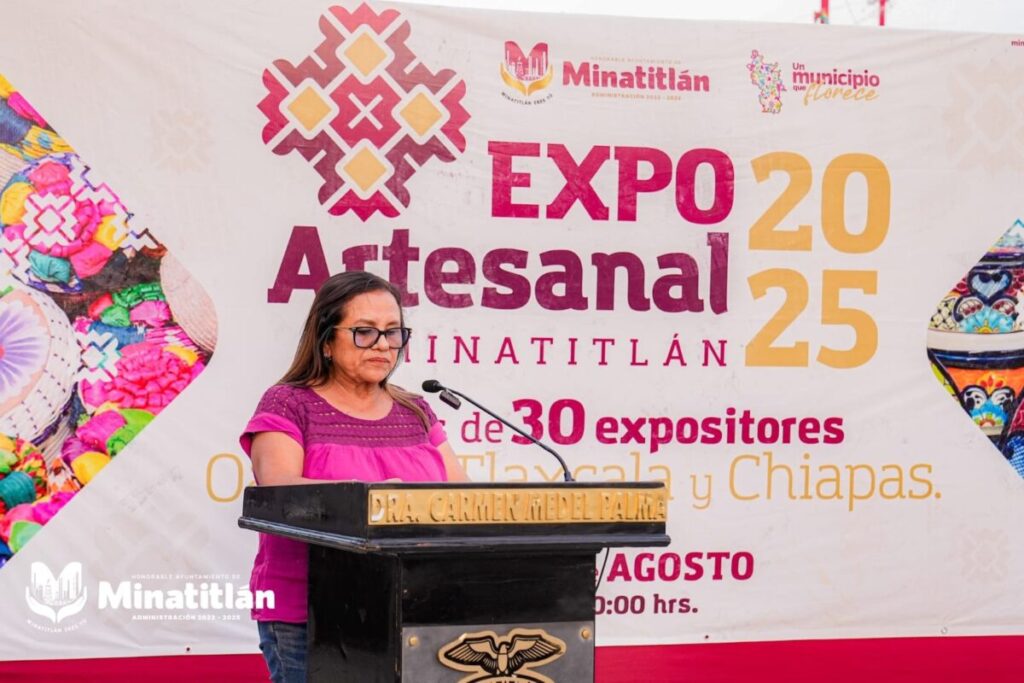 Carmen Medel Palma impulsa la cultura con la Expo Artesanal 2025 en Minatitlán