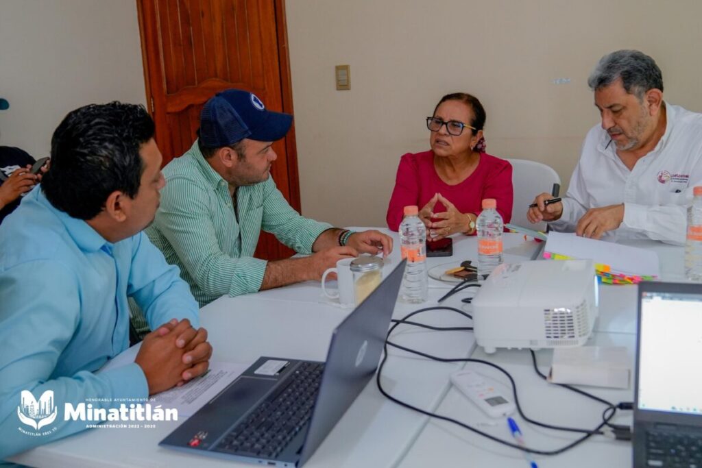 Carmen Medel presente en la reunión del Consejo de SIGIRES en Coatzacoalcos
