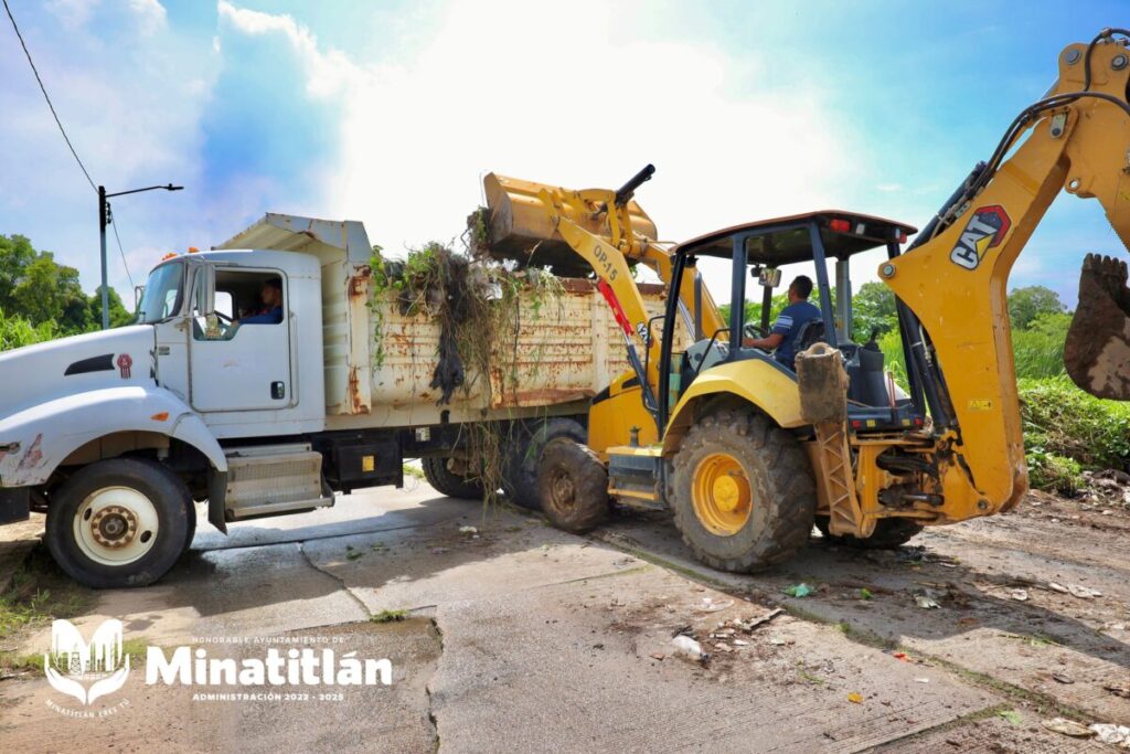 Continúan trabajos de limpieza en la colonia El Palmar