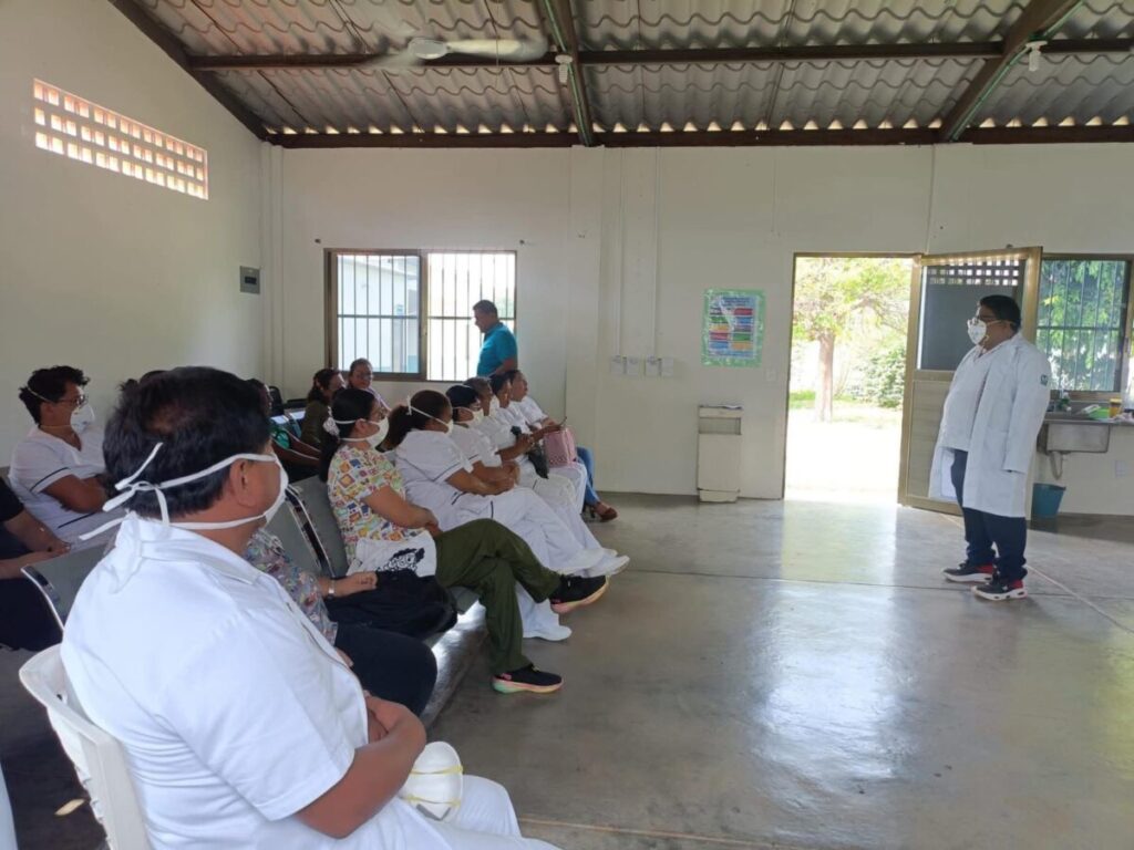 Van más de 200 casos de vómito y diarrea en Tatahuicapan; investigan origen y toman muestras de afluentes.