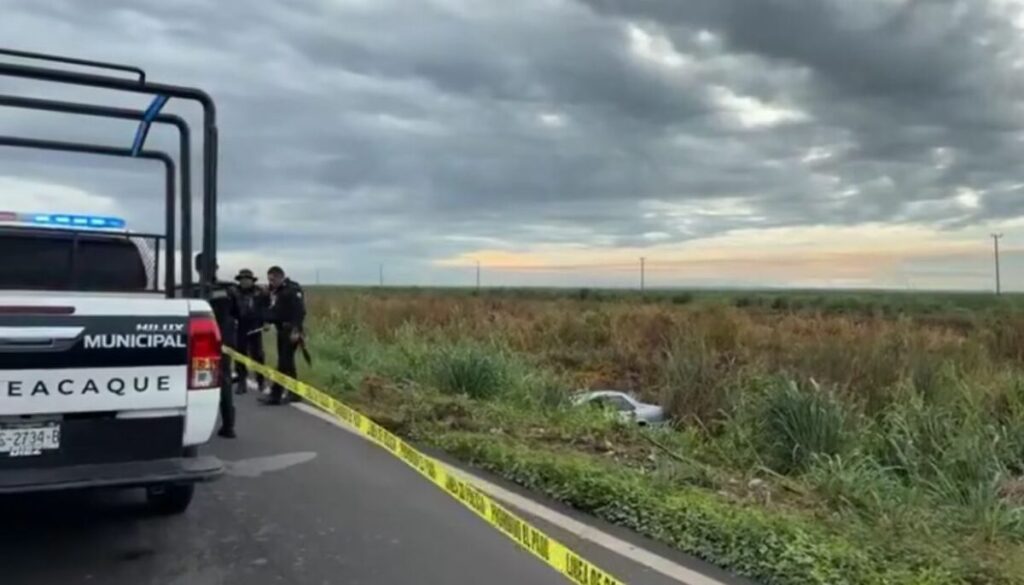 Conductor mu3r3 tras accidente en Las Matas; salió proyectado del vehículo