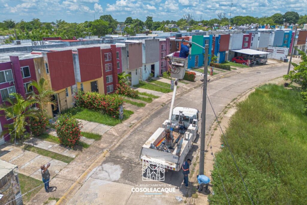 Acciones permanentes de mantenimiento de Alumbrado Público en Cosoleacaque