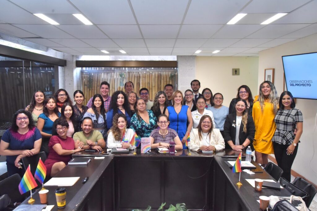 Analizan diputadas propuesta a favor de la comunidad de la diversidad sexual.