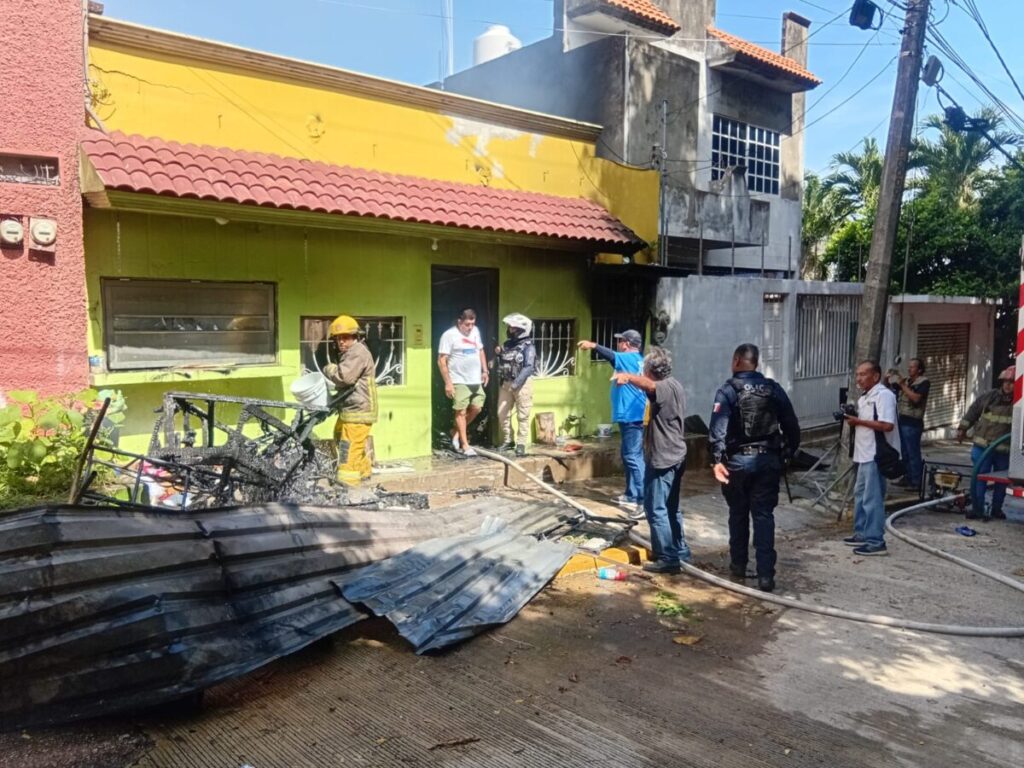 Se incendió negocio en el centro de Coatzacoalcos