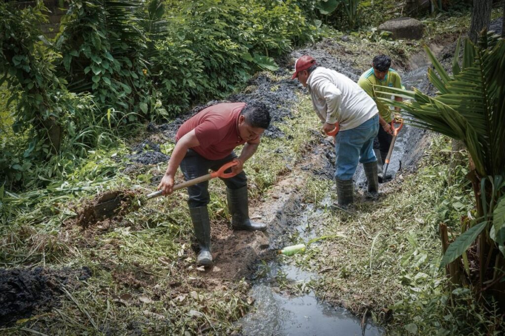 El H. Ayuntamiento de Cosoleacaque intensifica limpieza de canales y arroyos