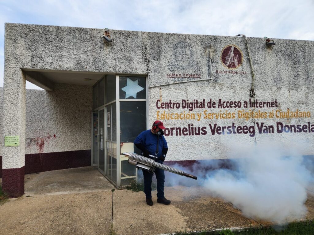 Refuerza gobierno de Coatzacoalcos medidas preventivas con fumigación en bibliotecas Refuerza gobierno de Coatzacoalcos medidas preventivas con fumigación en bibliotecas