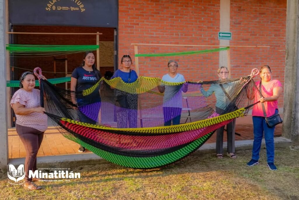 Minatitlán impulsa el arte textil con taller de elaboración de hamacas Minatitlán impulsa el arte textil con taller de elaboración de hamacas