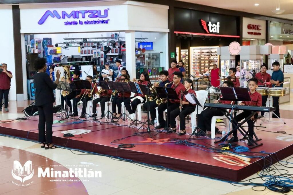 Gran presentación de la Banda Filarmónica Municipal de Minatitlán en Plaza Forum Coatzacoalcos