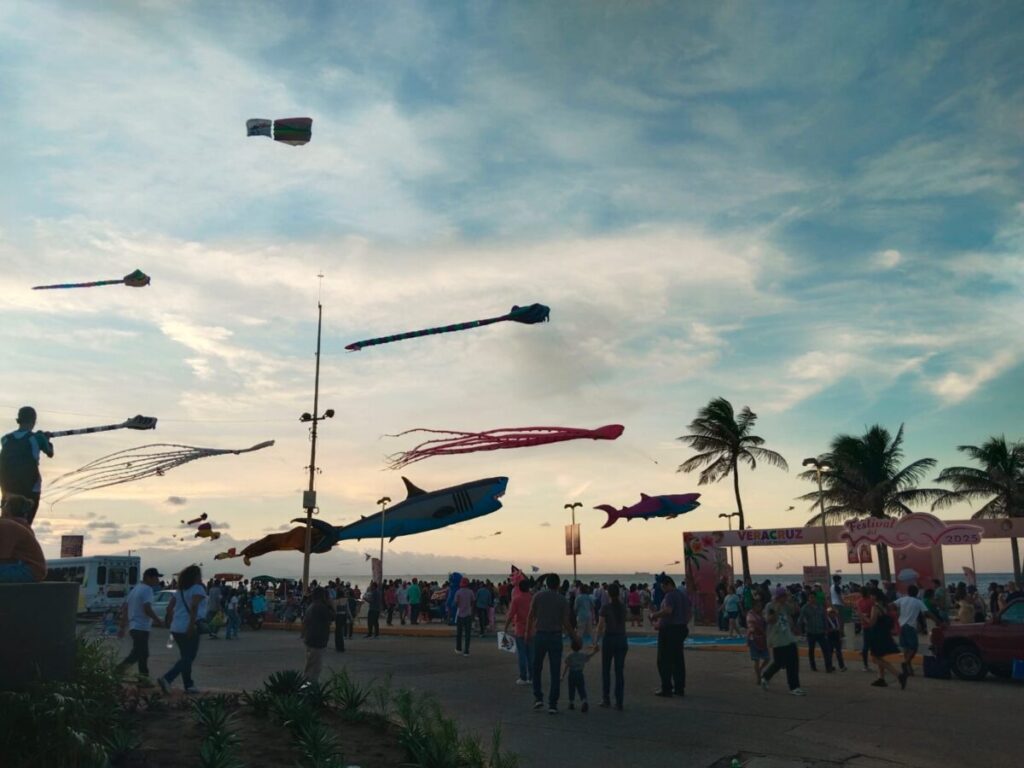 Color y tradición en el cielo de Coatzacoalcos con Expo Papalotl en el Festival del Mar