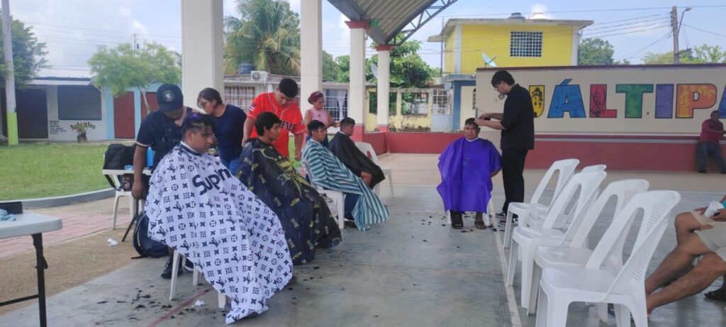 Jornadas de cabello gratuita apoya economía de familias jaltipanecas