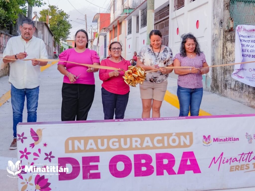 Carmen Medel Palma inaugura obra de pavimentación en la colonia Praderas del Jagüey en Minatitlán