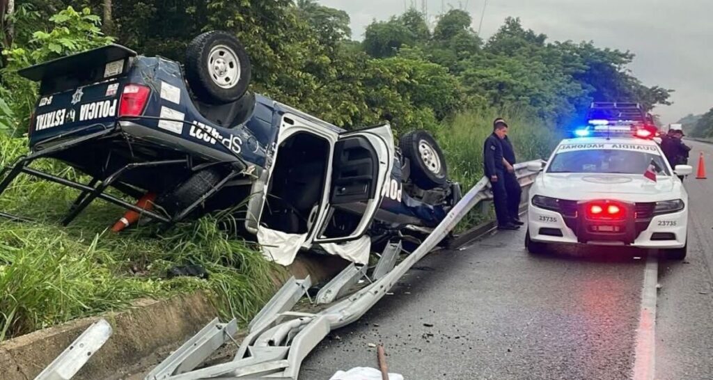 Vuelca patrulla de la SSP en Las Choapas; se dirigía a la mesa de seguridad