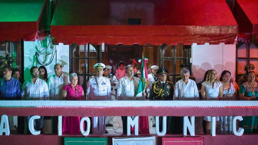 Más de 4 mil porteños celebraron el 215 aniversario de la Independencia de México en Coatzacoalcos