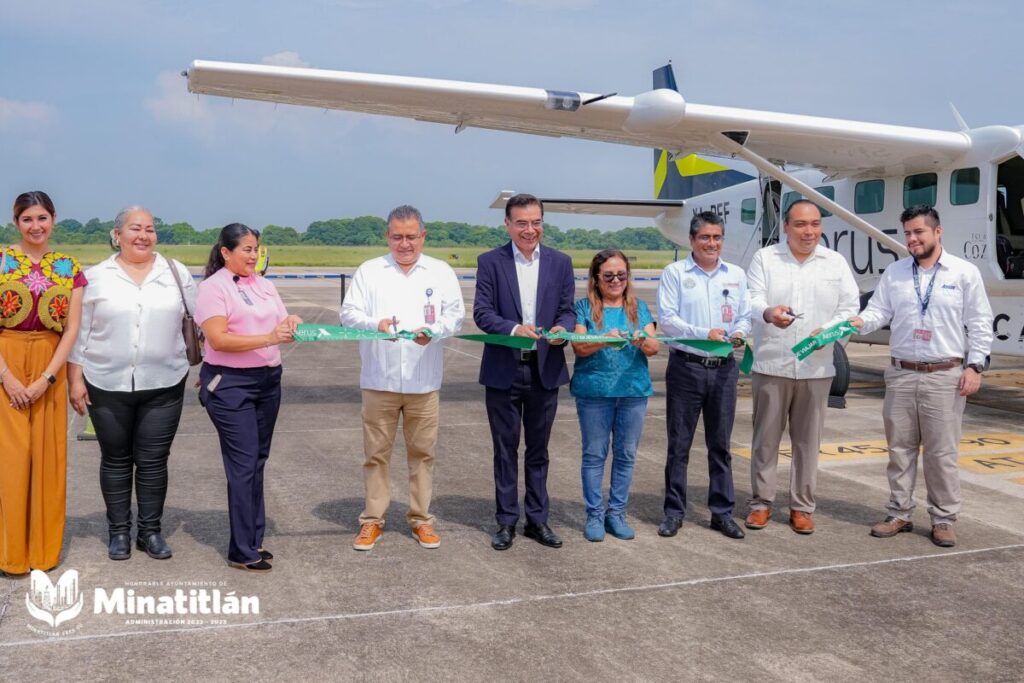 Carmen Medel asiste a la inauguración del vuelo Minatitlán – Ciudad del Carmen Carmen Medel asiste a la inauguración del vuelo Minatitlán – Ciudad del Carmen