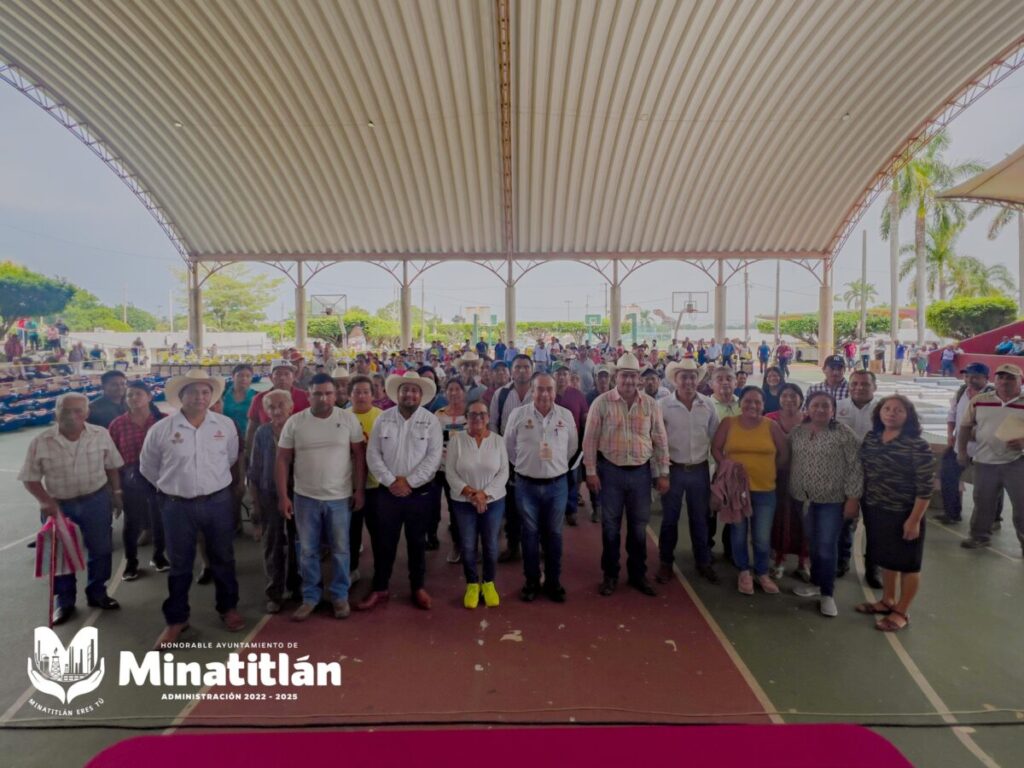 Minatitlán, sede de la entrega del programa estatal “Impulso y Fomento a la Producción de Aves de Postura de Traspatio” Minatitlán, sede de la entrega del programa estatal “Impulso y Fomento a la Producción de Aves de Postura de Traspatio”